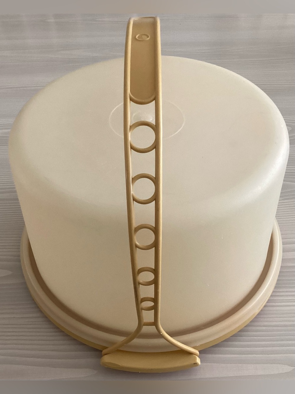 VTG Tupperware Round Cake Taker Carrier Harvest Gold 1970s Lid 683 Base 684 624